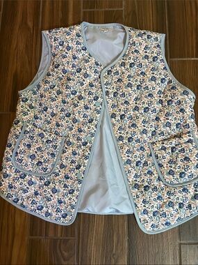Light Blue Floral Quilted Women’s Vest - Lightweight Layer